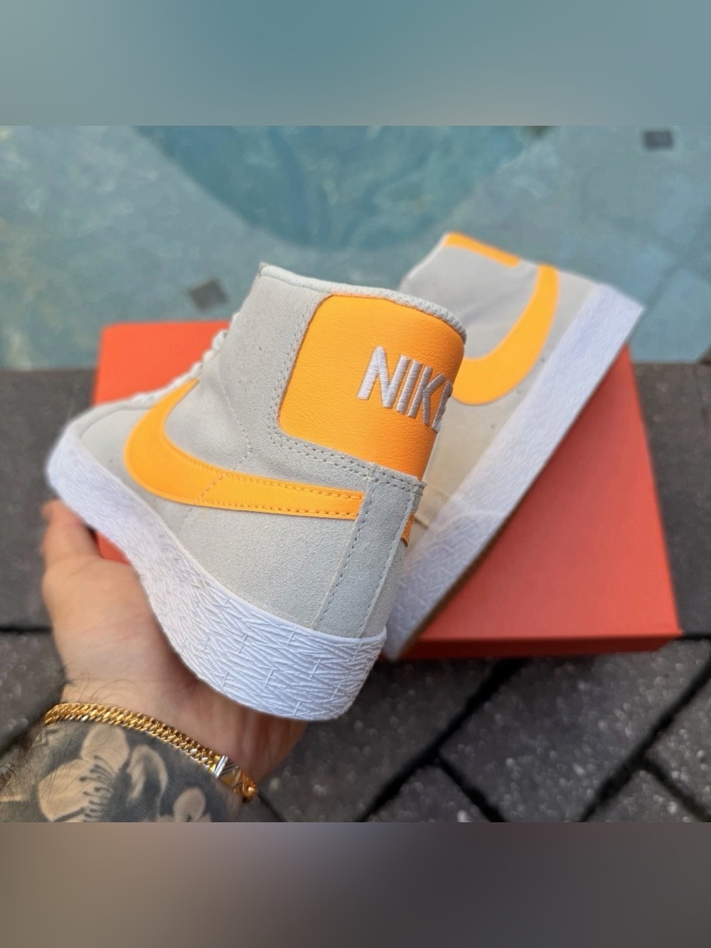 NIKE SB ZOOM BLAZER MID ‘SUMMIT WHITE LASER ORANGE’ 864349-110 5.5 WOMEN /4 MEN - Picture 3 of 5